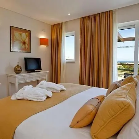 Carvoeiro Sleeps 4 With Air Con And Wifi