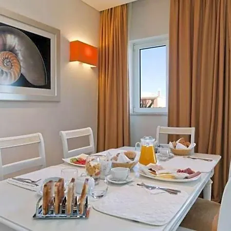 Carvoeiro Sleeps 4 With Air Con And Wifi